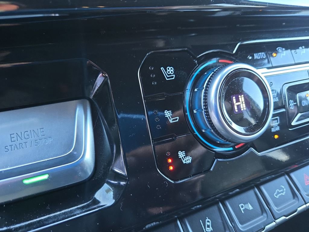 Used 2024 GMC Sierra 3500 AT4 w/ AT4 Preferred Package image 22