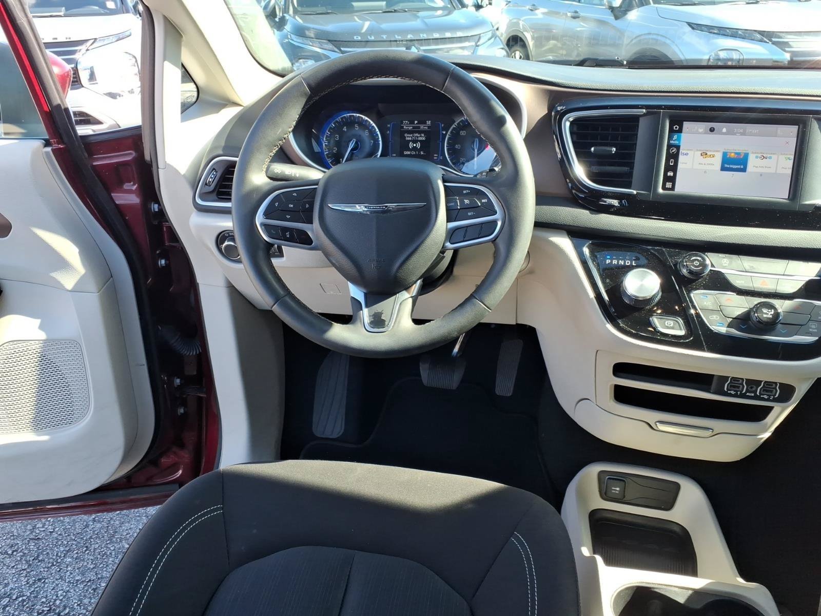 Used 2023 Chrysler Voyager LX FWD image 13