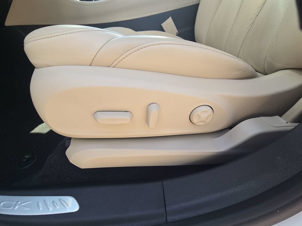 Used 2020 Buick Envision Essence FWD image 20