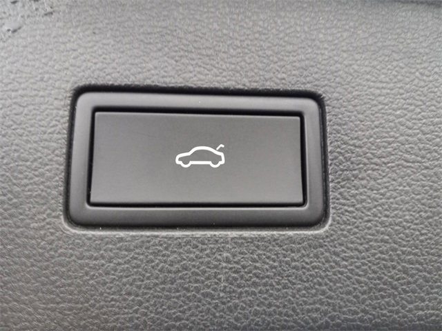 Used 2025 Volkswagen Atlas SE image 12