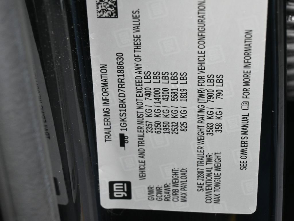 Used 2024 GMC Yukon SLT w/ SLT Luxury Package image 18