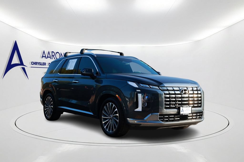 Used 2024 Hyundai Palisade Calligraphy FWD image 3