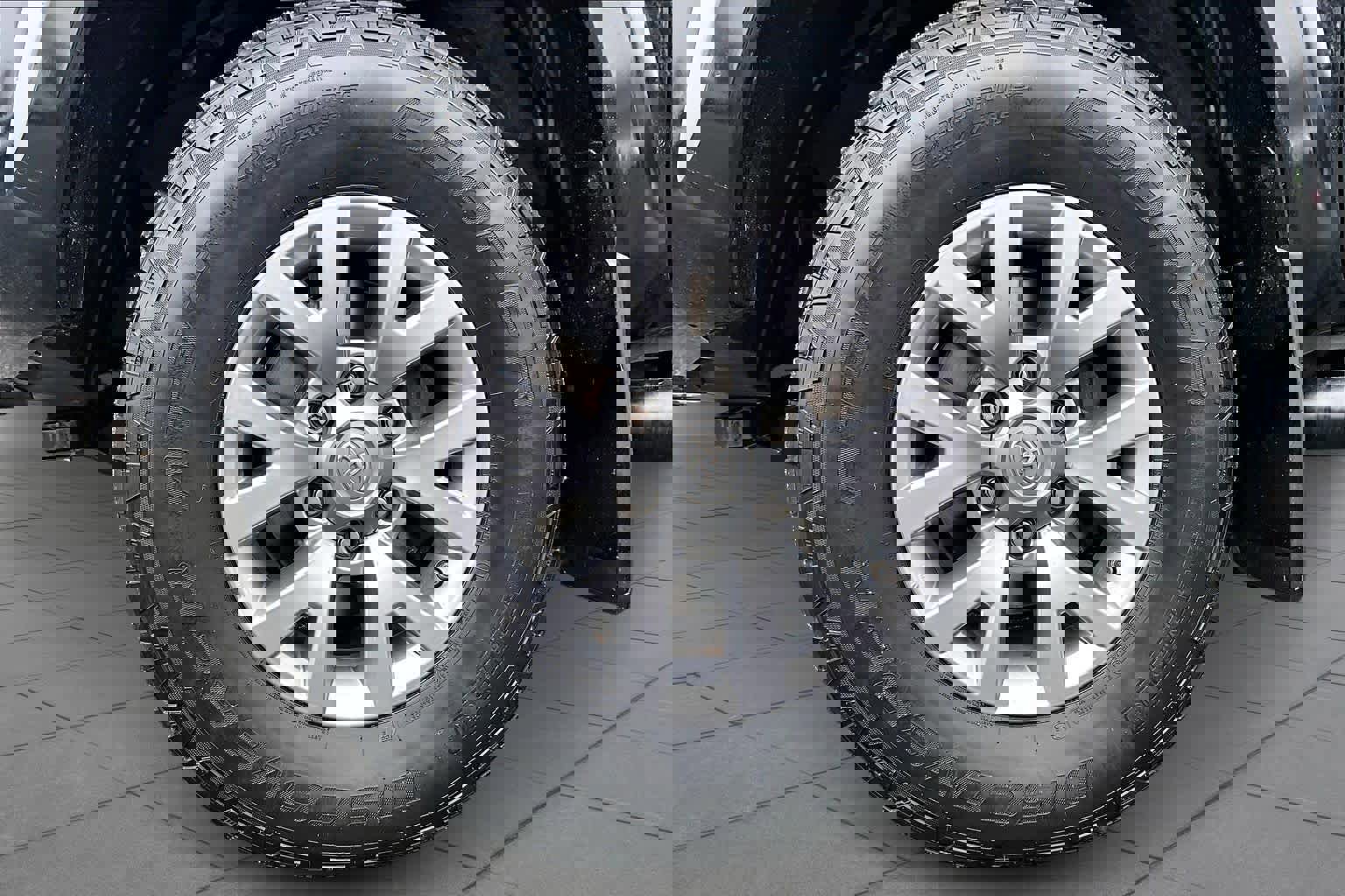 Used 2017 Toyota Tacoma SR5 w/ SR5 Appearance Package (SM) image 11