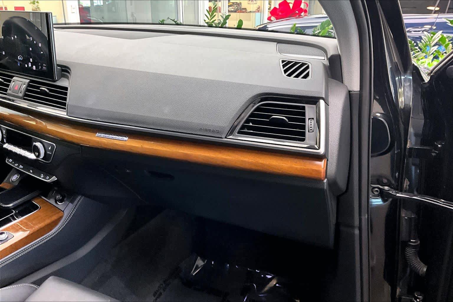 Used 2024 Audi Q5 e Premium Plus w/ Premium Plus Package AWD/4WD image 19
