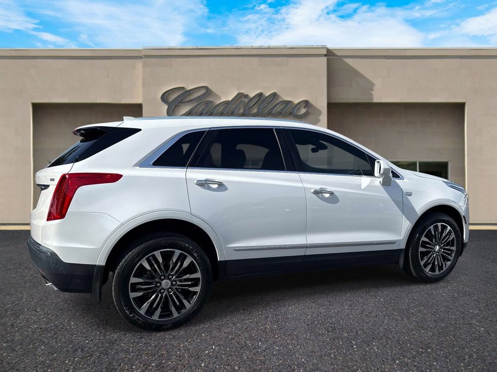 Used 2017 Cadillac XT5 Premium Luxury FWD image 3