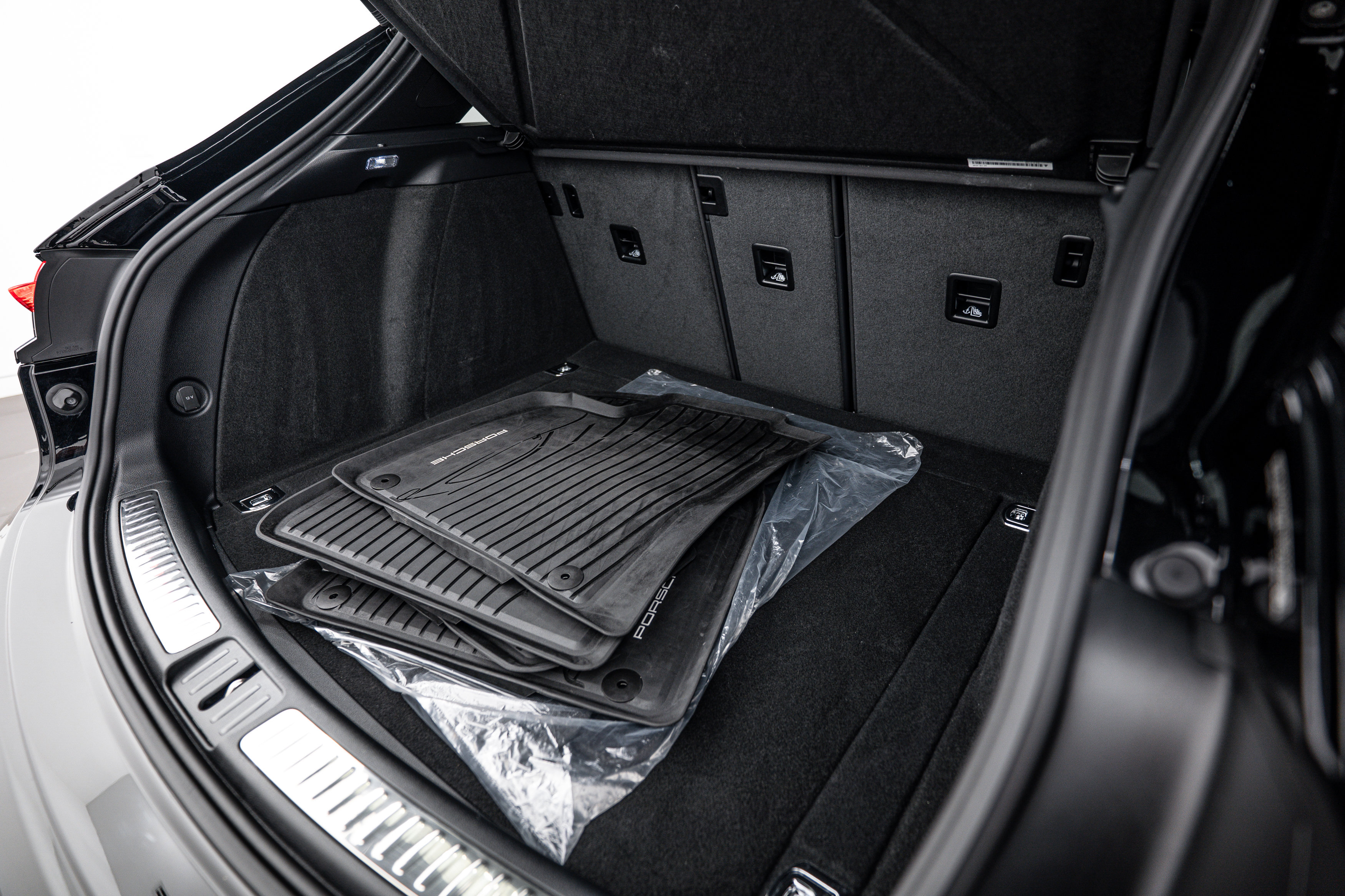 Certified 2026 Porsche Macan AWD/4WD image 25
