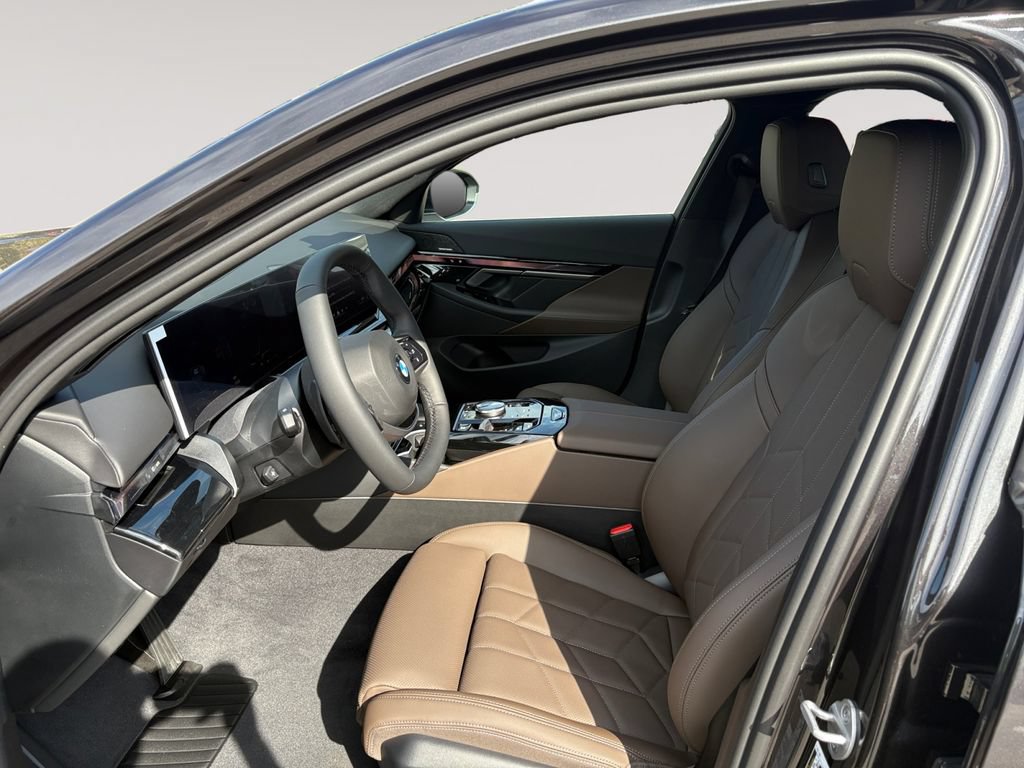 New 2027 BMW 530i xDrive w/ Premium Package AWD/4WD image 9