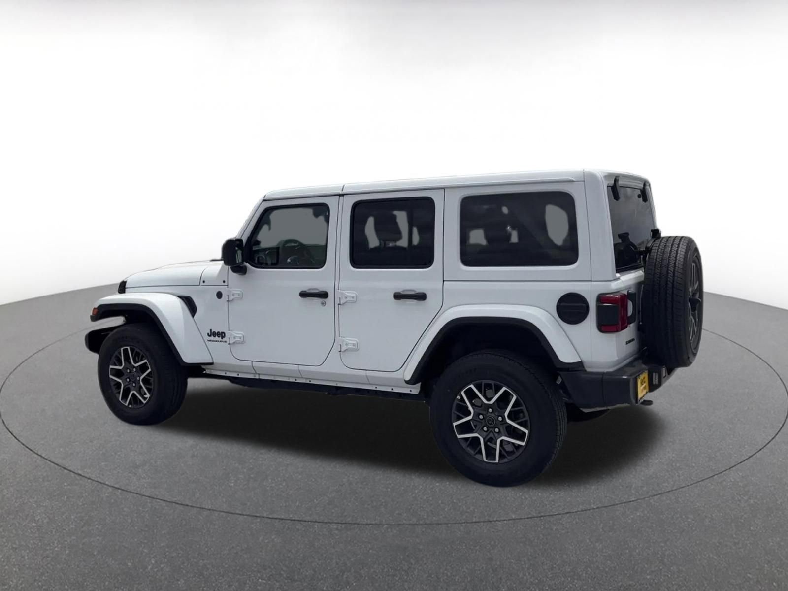 Used 2025 Jeep Wrangler Unlimited Sahara AWD/4WD image 10