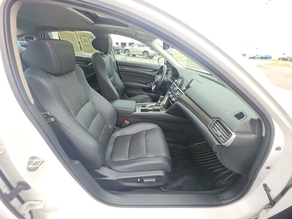Used 2018 Honda Accord EX-L image 32
