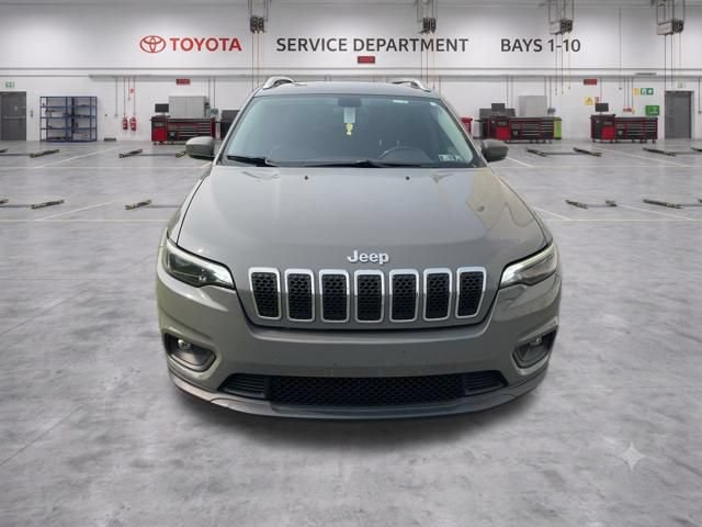 Used 2019 Jeep Cherokee Latitude Plus w/ Cold Weather Group AWD/4WD image 6
