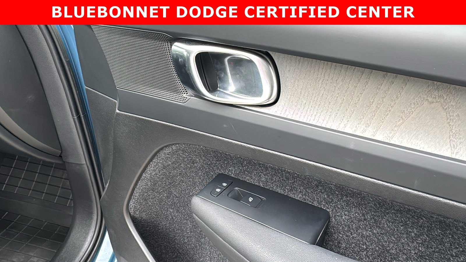 Used 2023 Volvo XC40 B5 Plus w/ Protection Package Premier image 30