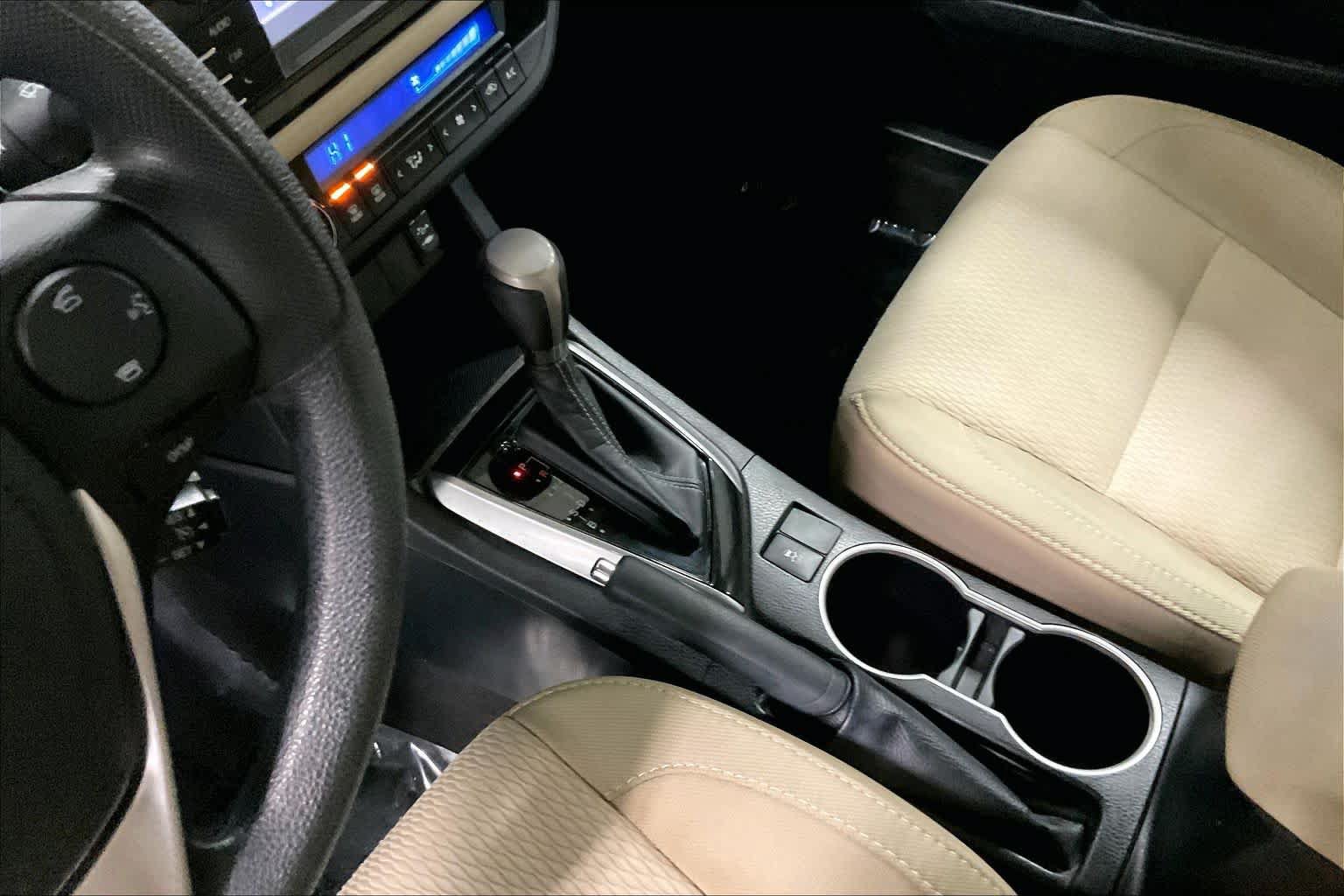 Used 2015 Toyota Corolla LE FWD image 16