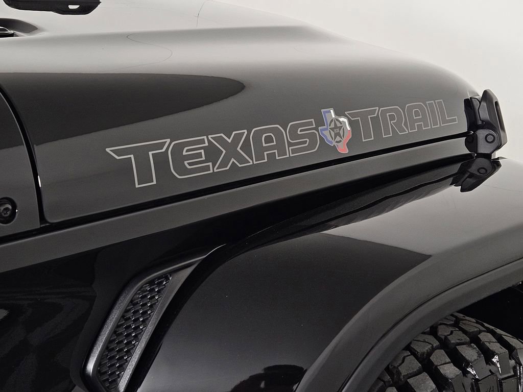 Used 2025 Jeep Gladiator Sport image 6