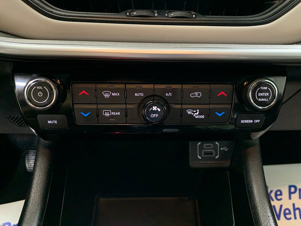 Used 2025 Jeep Compass Limited image 25