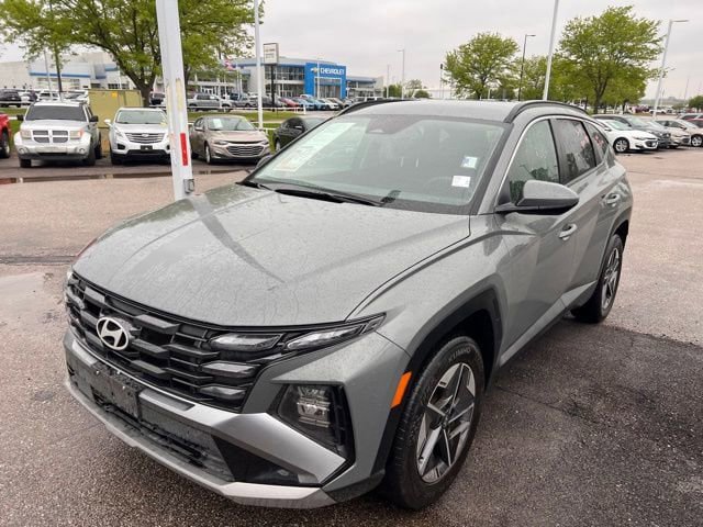Used 2025 Hyundai Tucson SEL AWD/4WD image 3