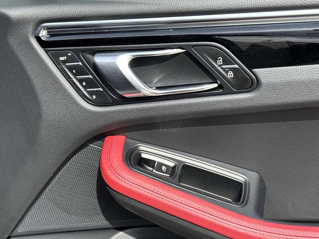 Certified 2025 Porsche Macan S image 20
