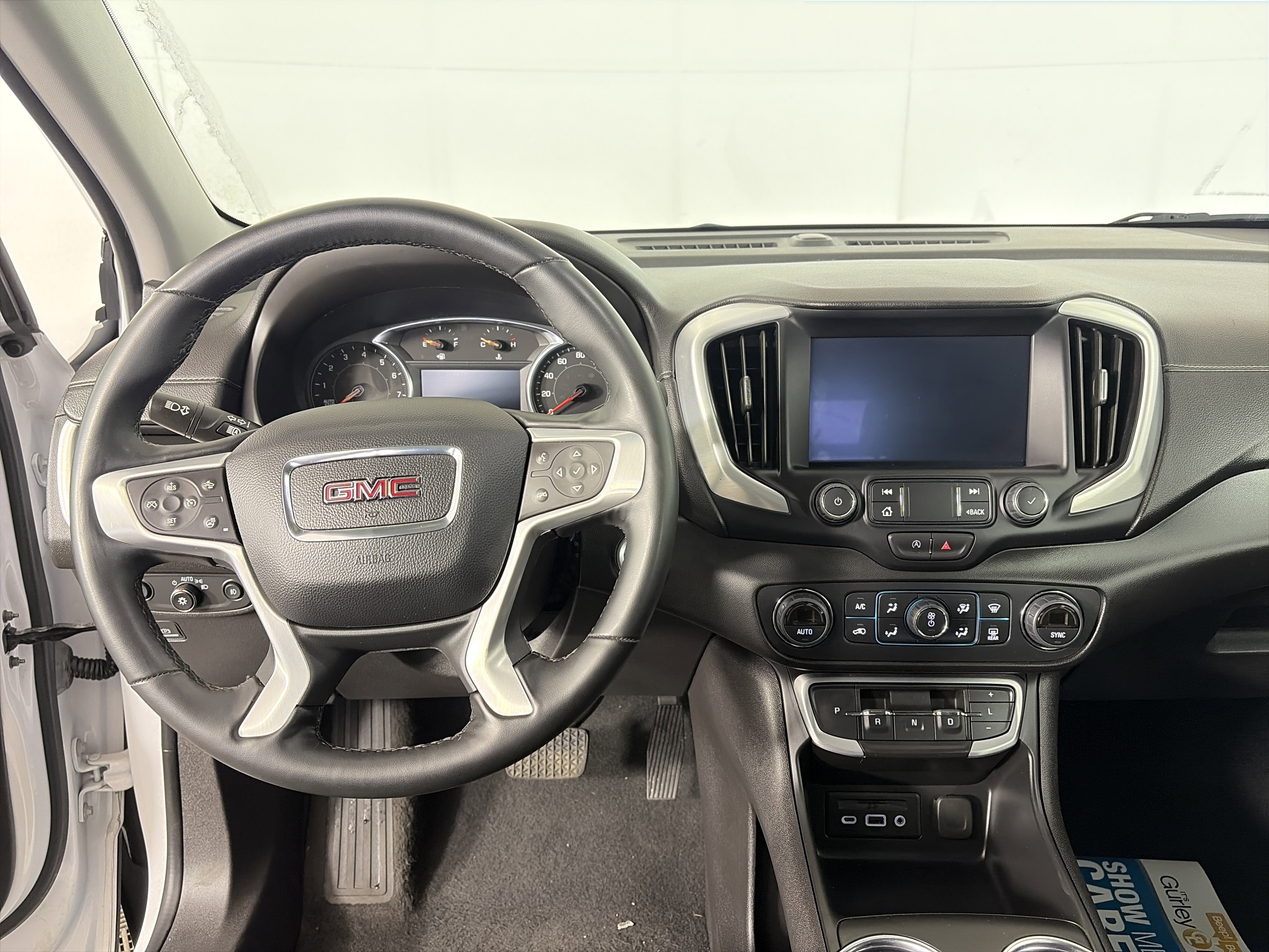 Certified 2024 GMC Terrain SLT image 3