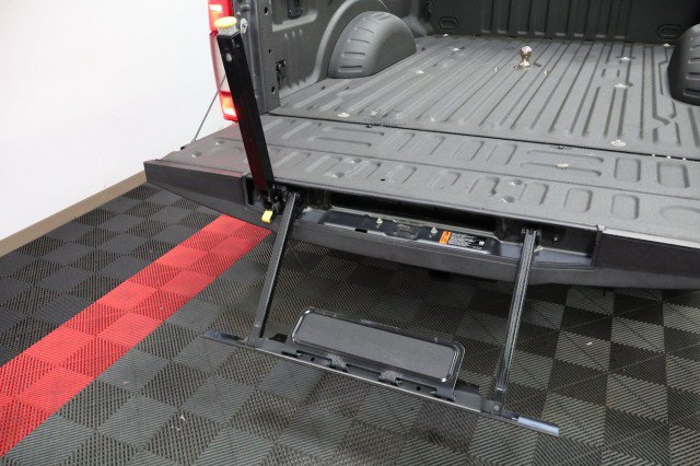 Used 2022 Ford F250 Platinum w/ FX4 Off-Road Package AWD/4WD image 32