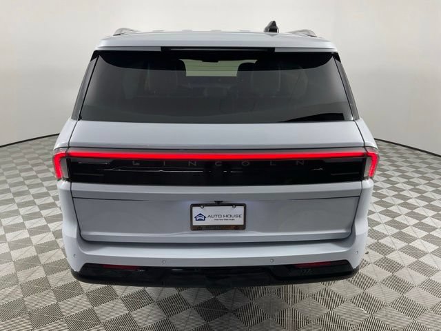Used 2025 Lincoln Navigator L Reserve AWD/4WD image 7