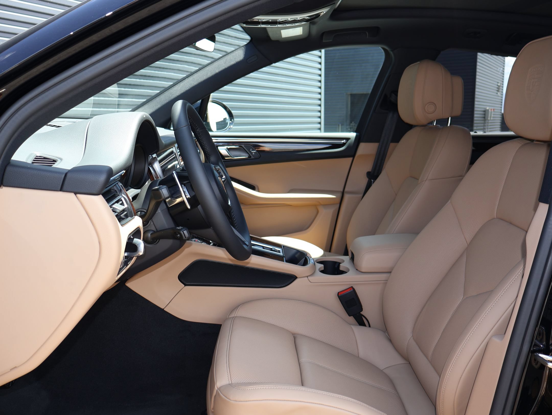 New 2026 Porsche Macan AWD/4WD image 5