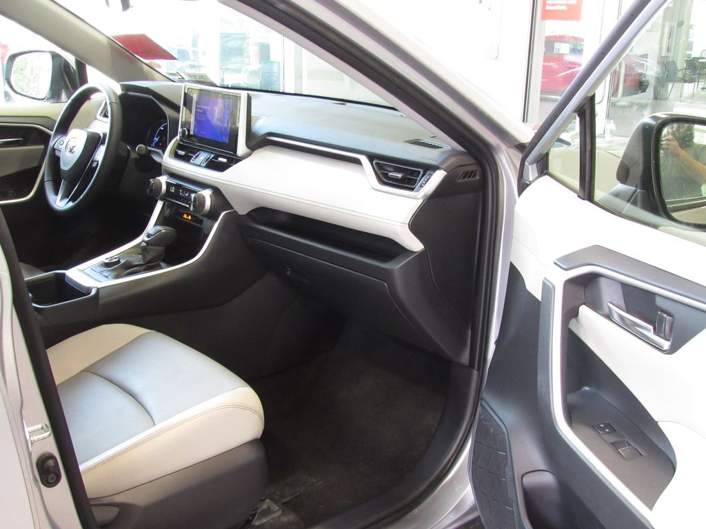 Certified 2025 Toyota RAV4 XLE Premium AWD/4WD image 18