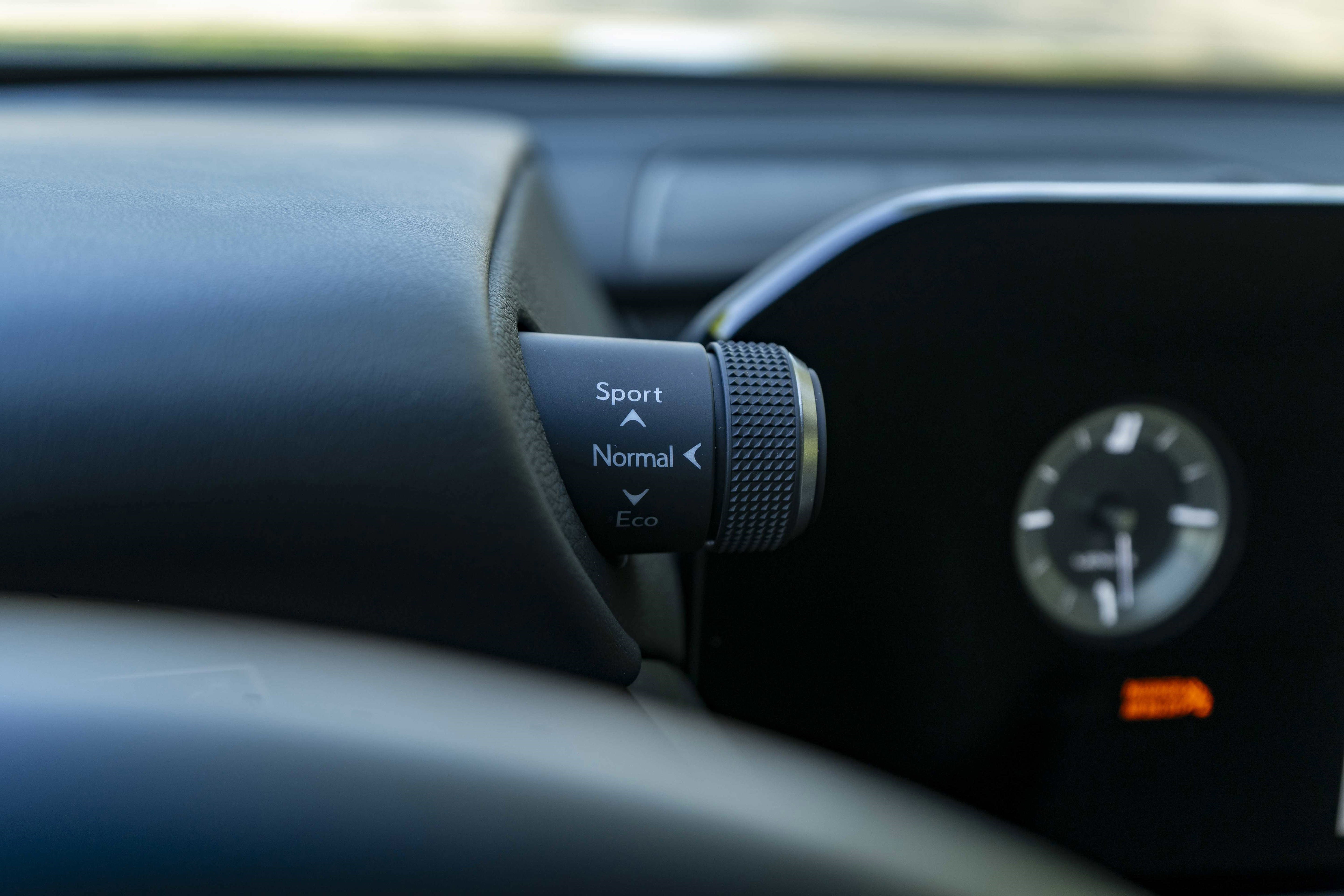 Used 2025 Lexus ES 300h w/ Premium Package image 26