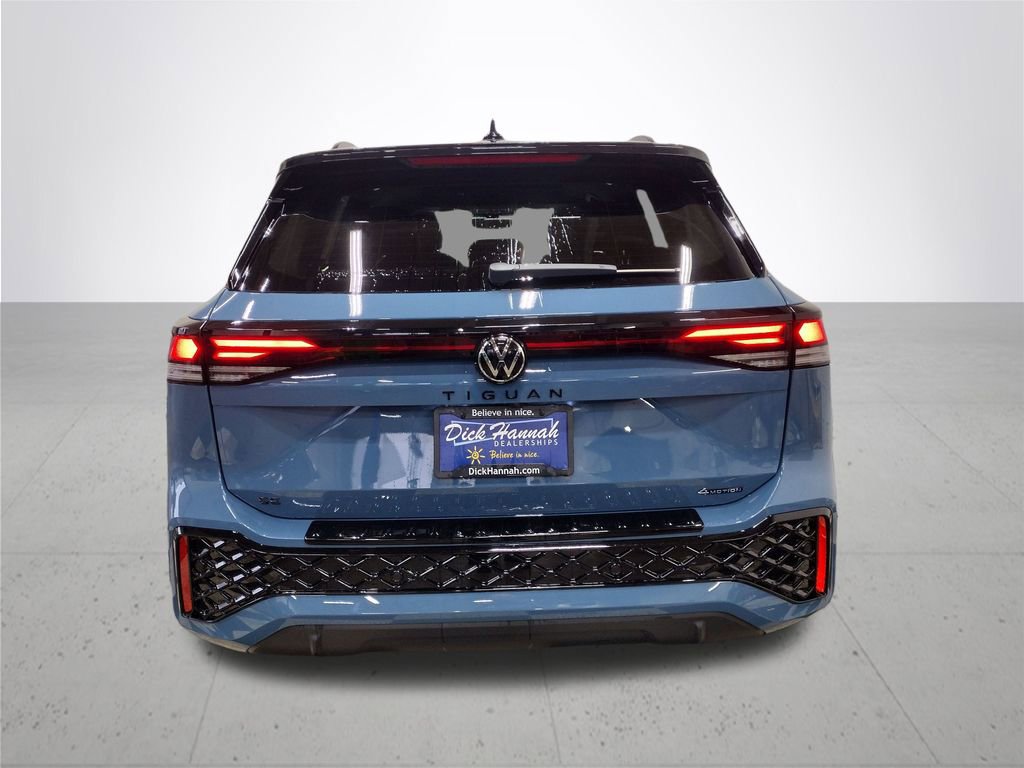 New 2025 Volkswagen Tiguan SE R-Line image 11