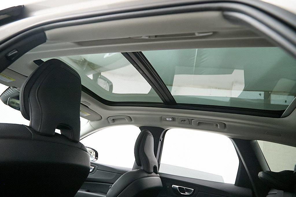 Certified 2025 Volvo XC60 T8 Plus w/ Protection Package Premier AWD/4WD image 22