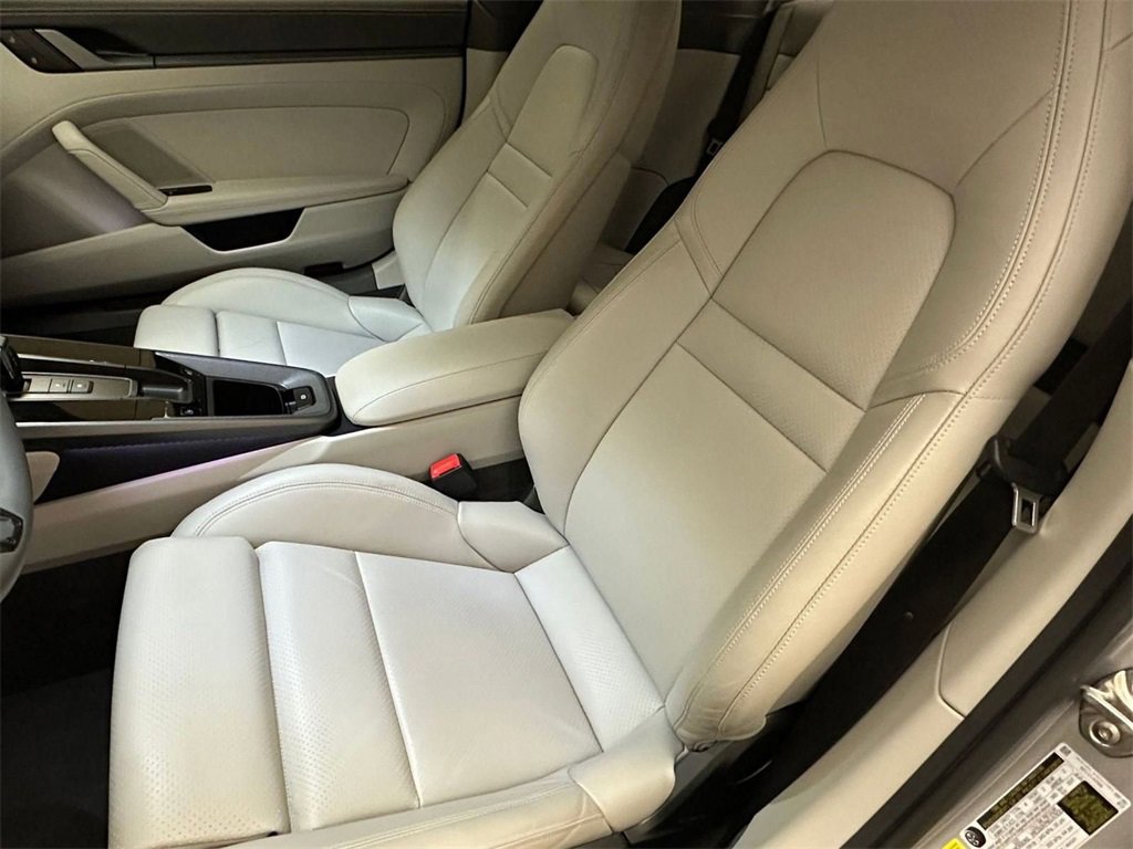 Used 2024 Porsche 911 Carrera image 5