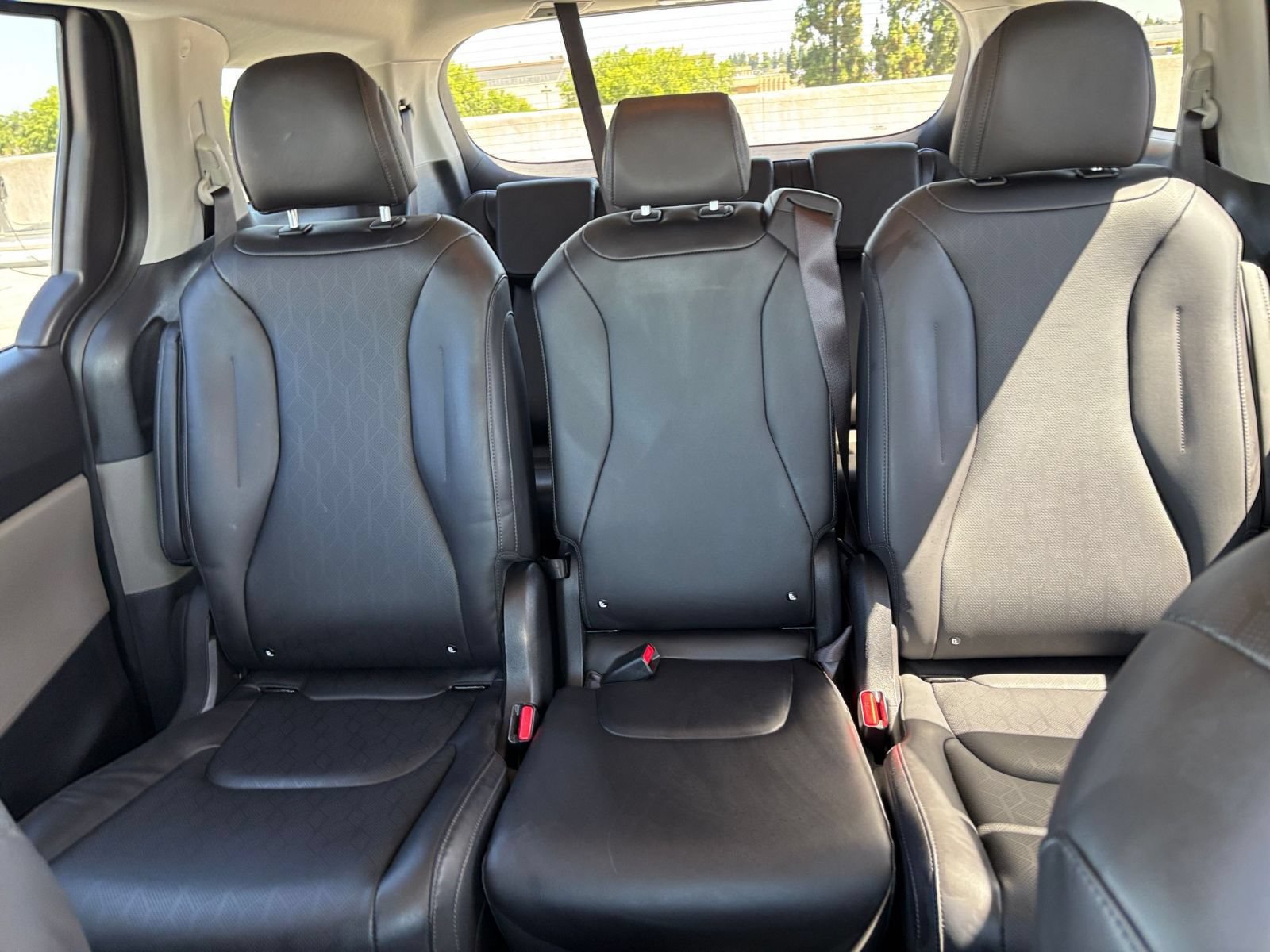 Used 2026 Kia Carnival FWD image 41