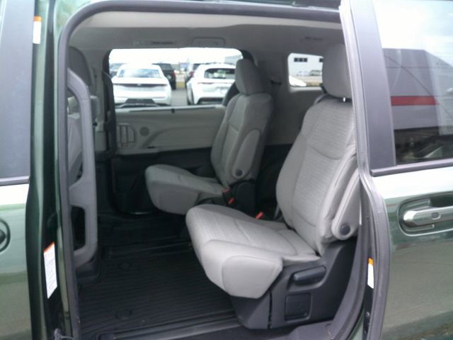 Used 2024 Toyota Sienna LE image 23