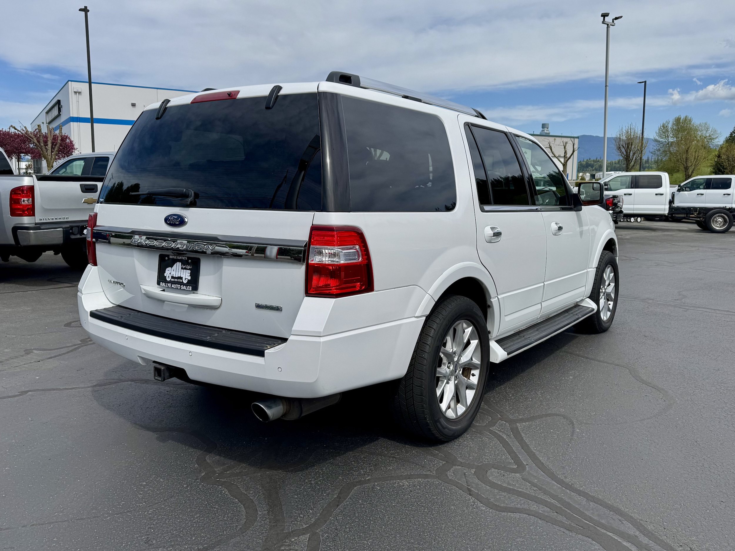 Used 2017 Ford Expedition Limited AWD/4WD image 4