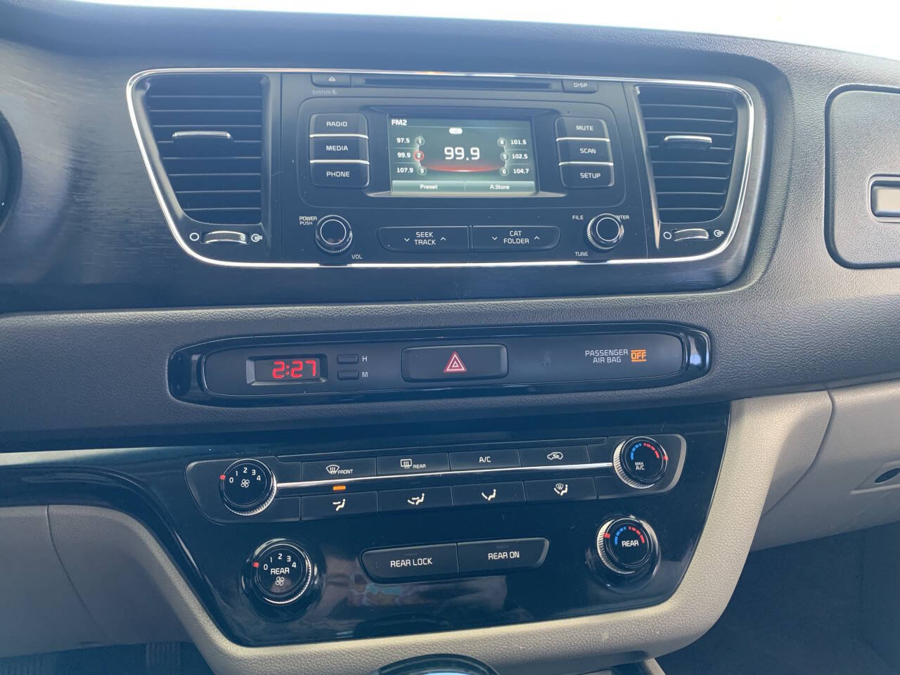 Used 2016 Kia Sedona L FWD image 16