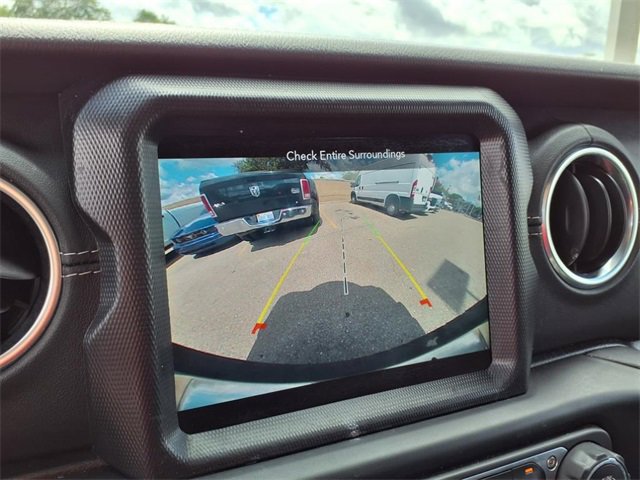 Used 2020 Jeep Wrangler Unlimited Sahara image 24