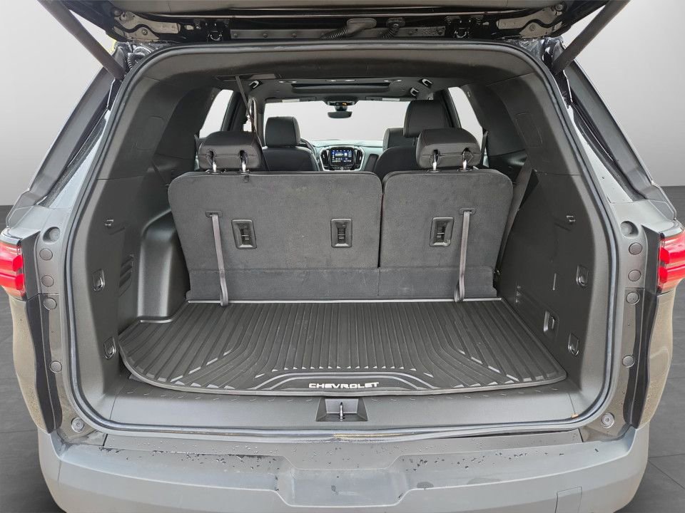 Used 2023 Chevrolet Traverse RS image 33