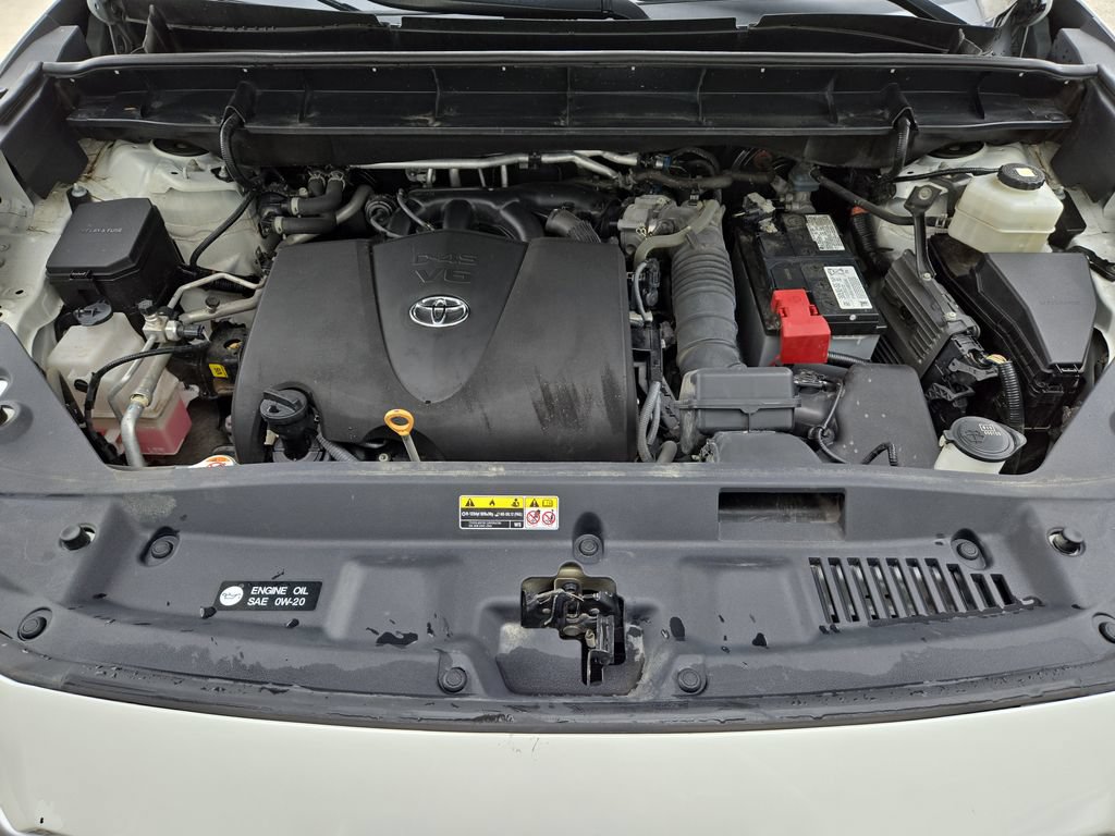 Used 2020 Toyota Highlander LE AWD/4WD image 28