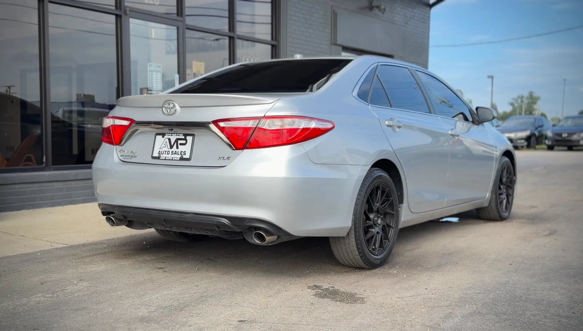 Used 2015 Toyota Camry XLE FWD image 2