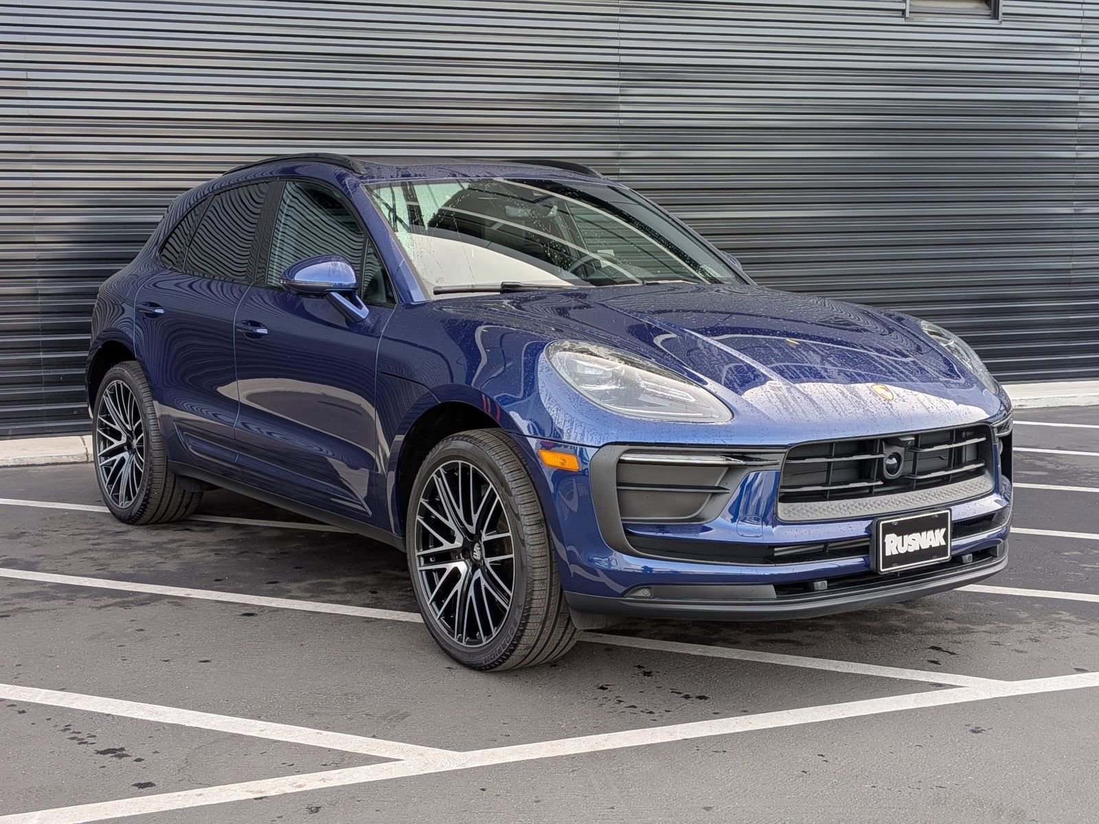 Certified 2025 Porsche Macan image 7