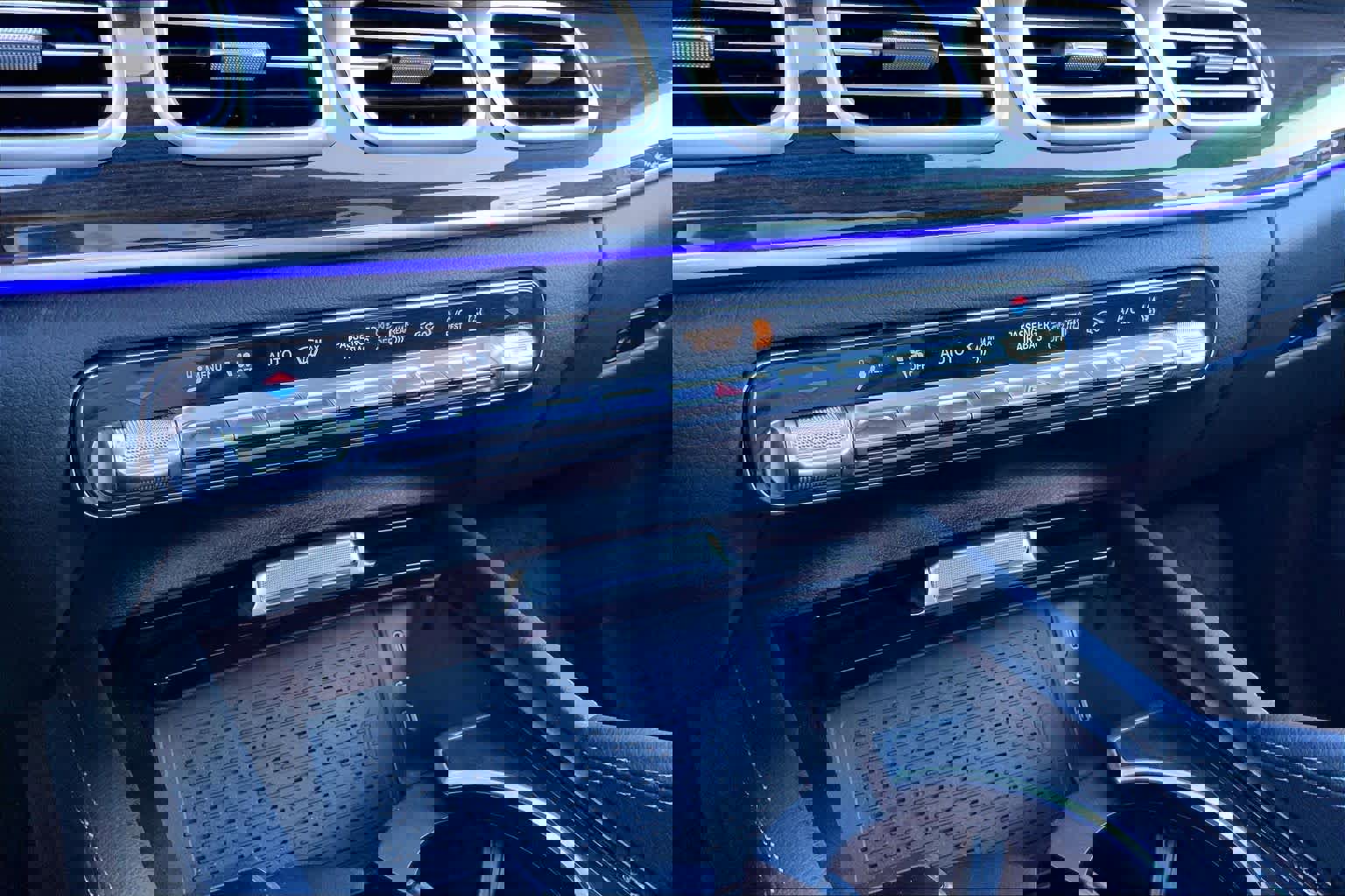 Used 2025 Mercedes-Benz GLE 450e 4MATIC image 34