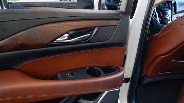Used 2019 Cadillac Escalade ESV Premium Luxury RWD image 59