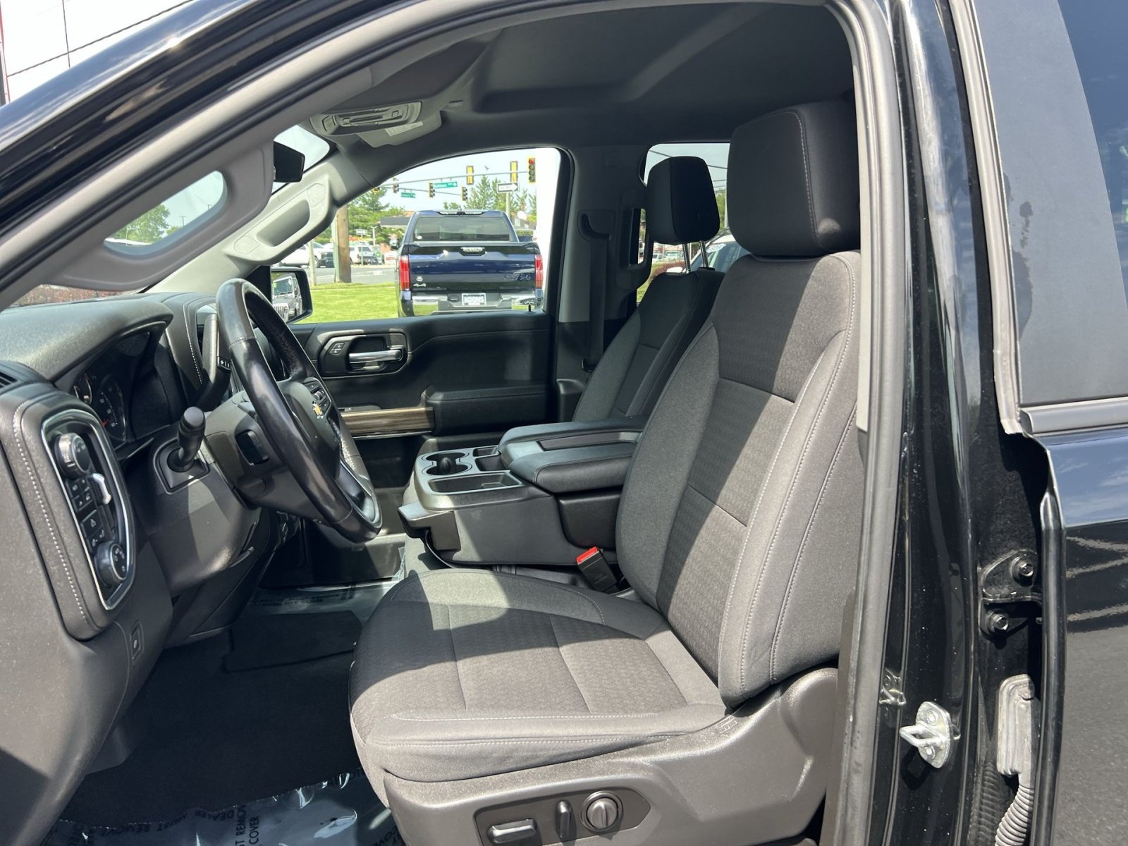 Used 2021 Chevrolet Silverado 1500 LT w/ Convenience Package II AWD/4WD image 13