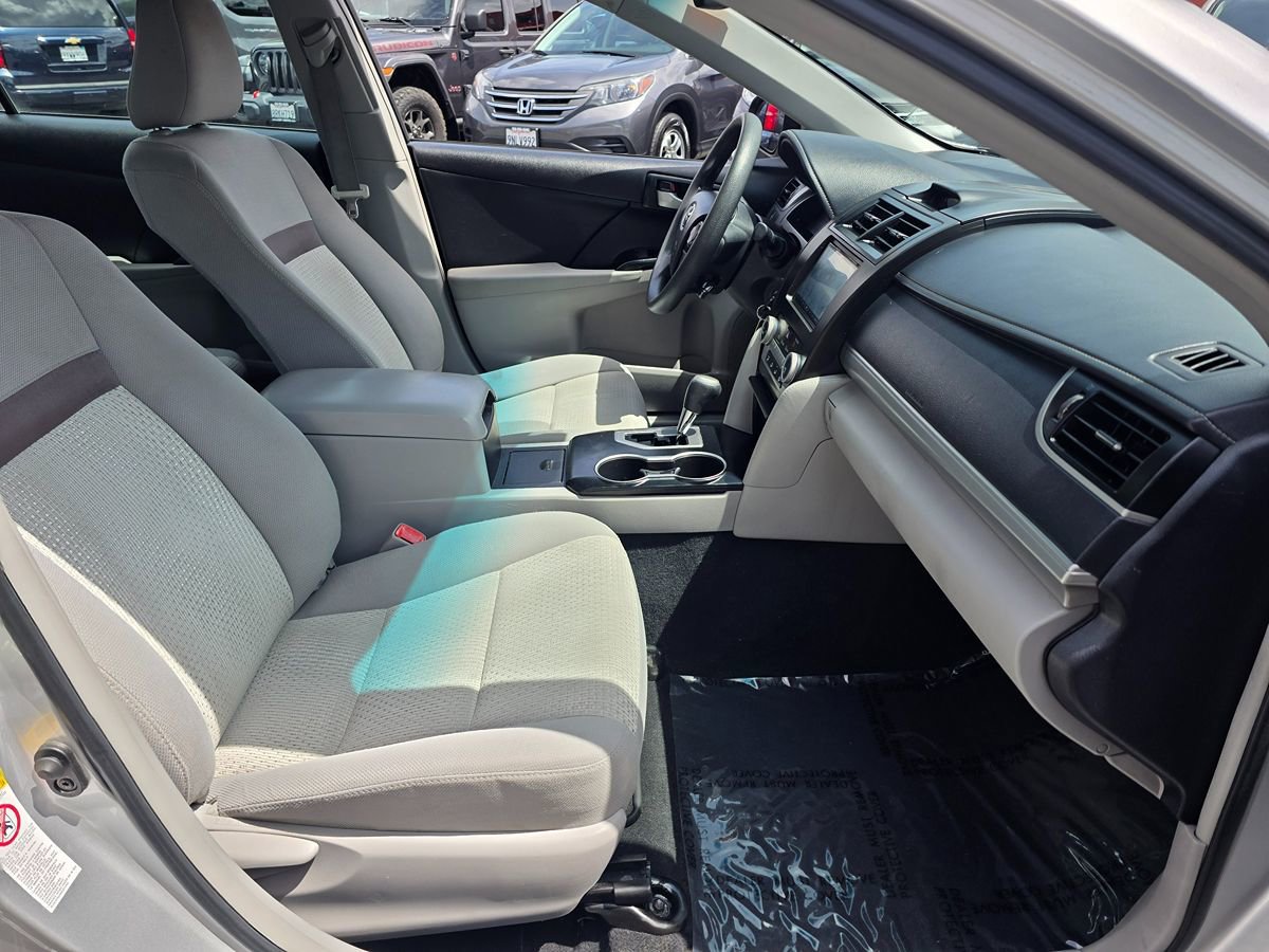 Used 2014 Toyota Camry LE FWD image 11