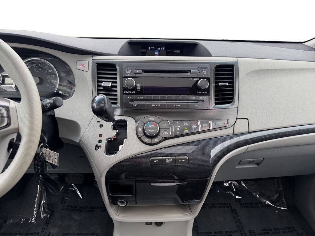 Used 2013 Toyota Sienna SE FWD image 12