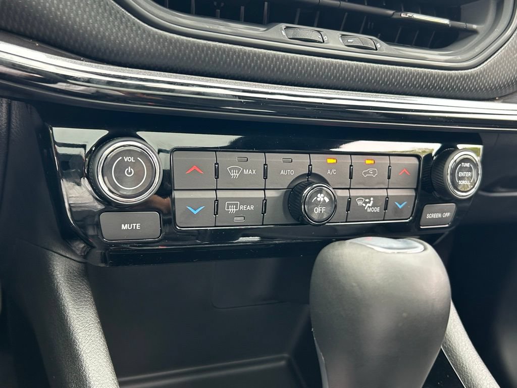 New 2025 Jeep Compass Latitude w/ Sun & Sound Group AWD/4WD image 50