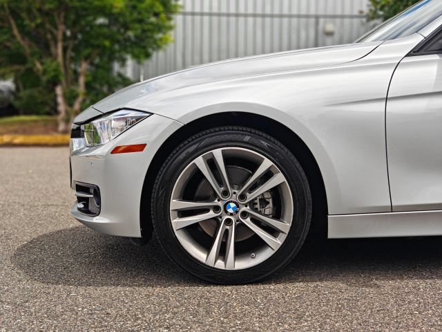 Used 2013 BMW 328i xDrive Sedan AWD/4WD image 17