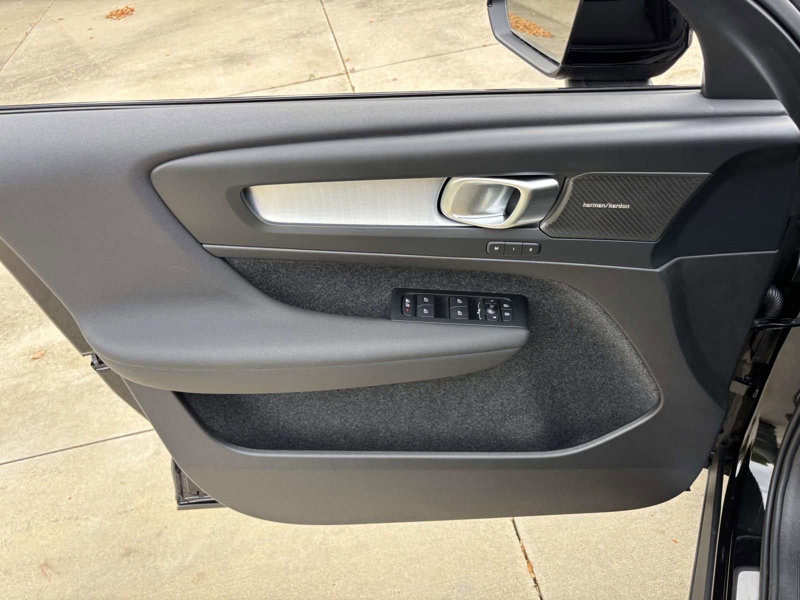 New 2026 Volvo XC40 B5 Ultra w/ Protection Package Premier image 11