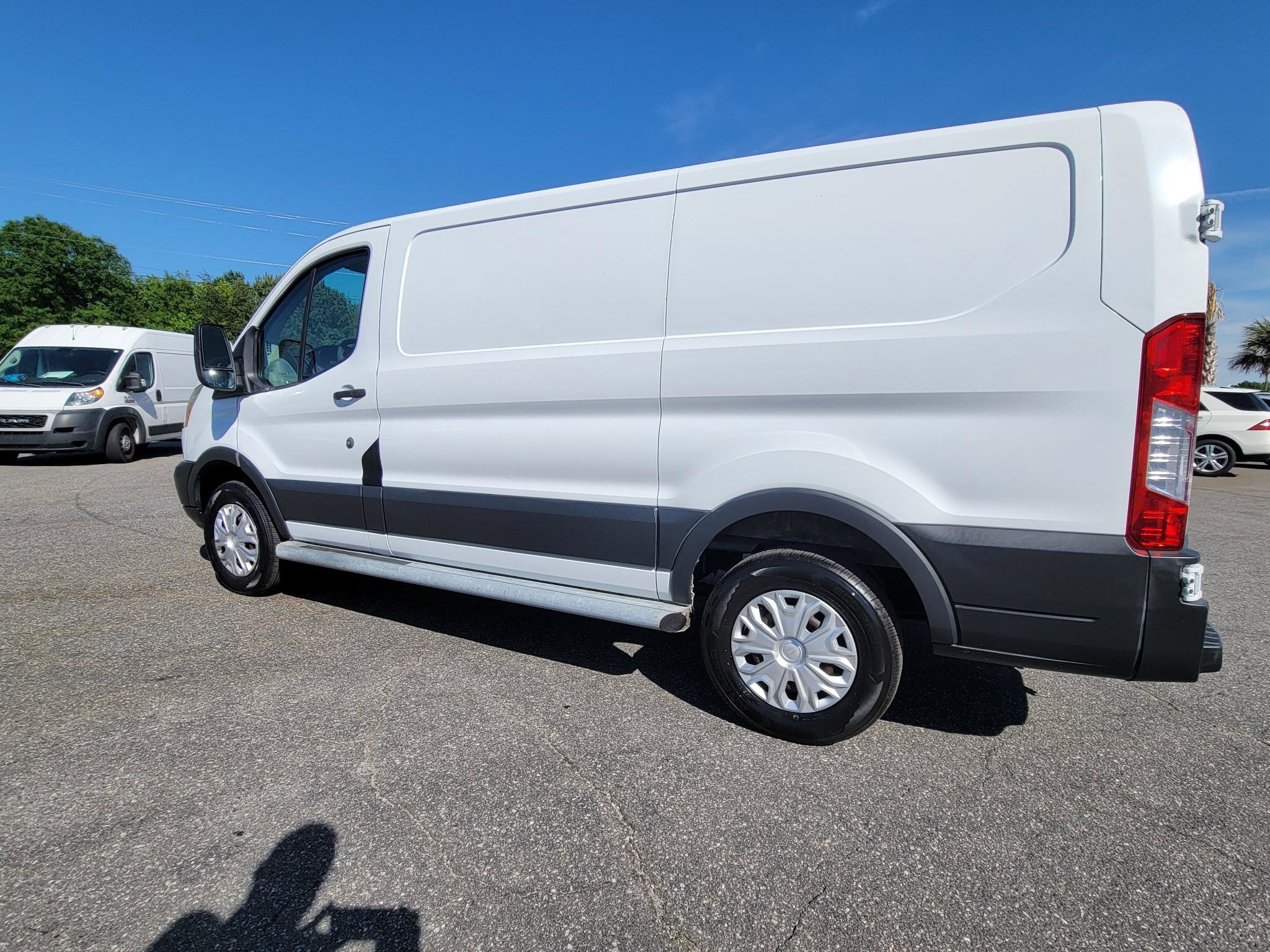 Used 2015 Ford Transit 250 130 Low Roof w/ Exterior Upgrade Package RWD image 10
