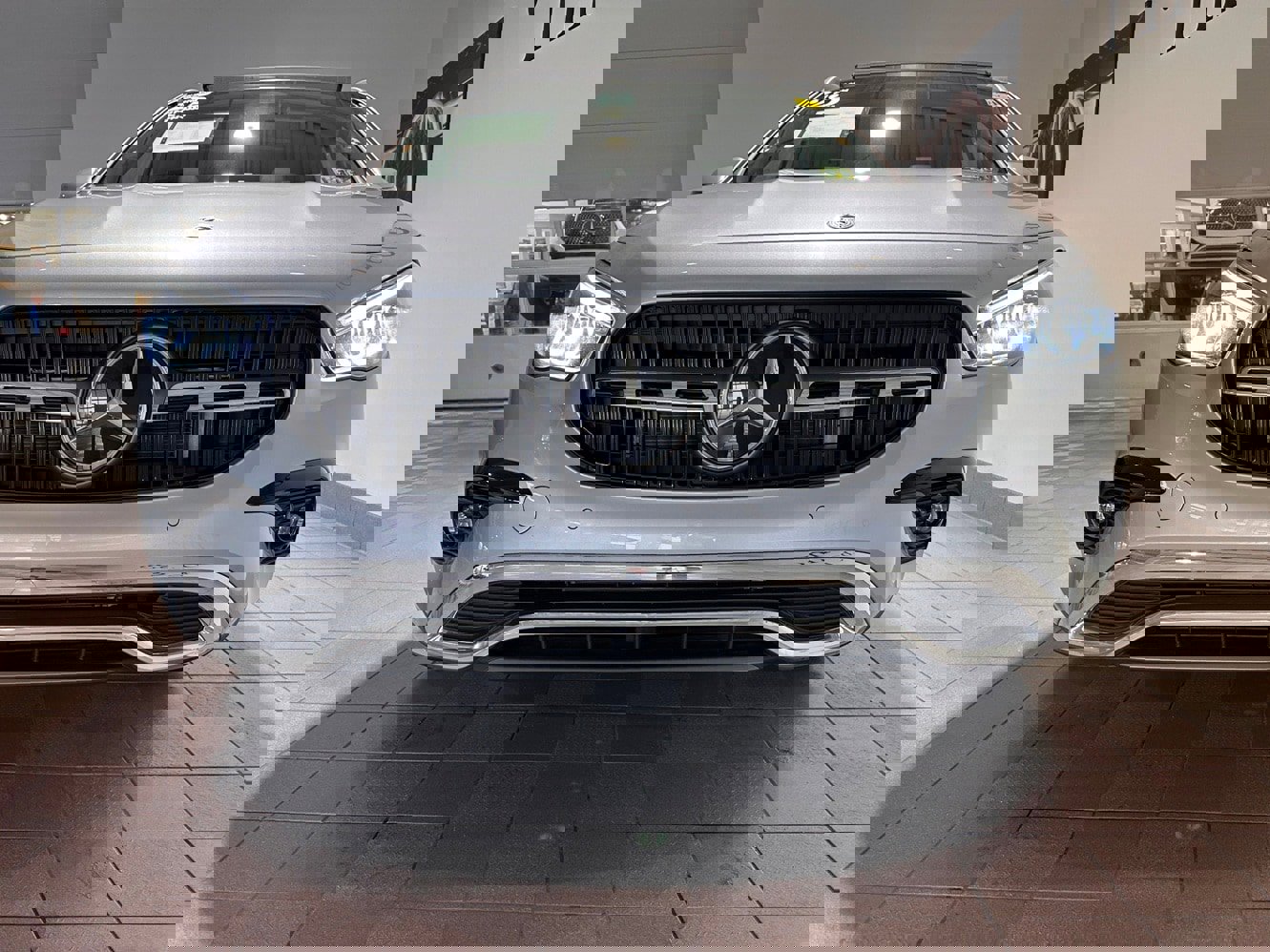 Used 2025 Mercedes-Benz GLA 250 4MATIC image 2