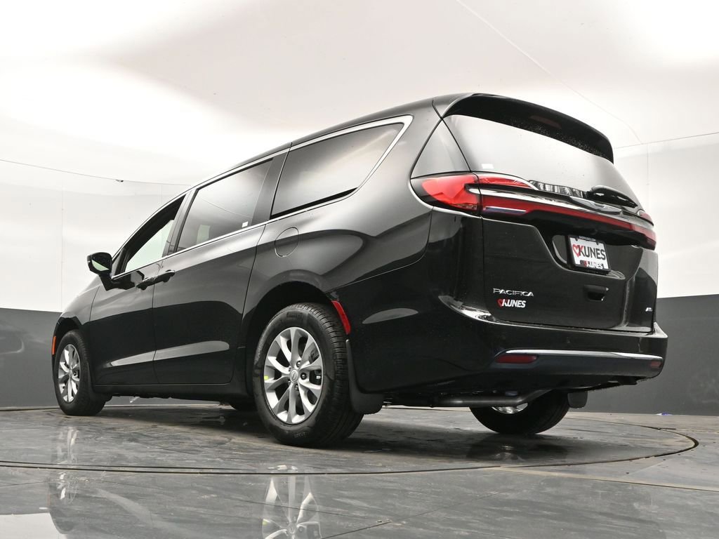 New 2026 Chrysler Pacifica Select image 46