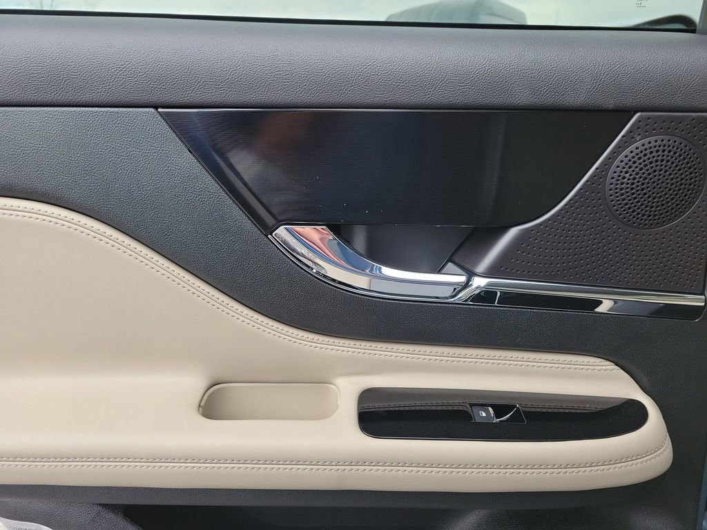 New 2026 Lincoln Corsair Premiere image 14